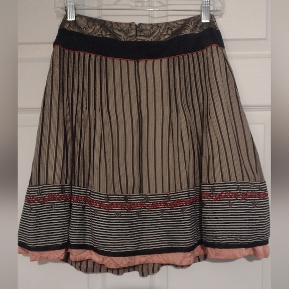 Gorgeous skirt! Sz 8 (wears small) - Picture 2 of 7